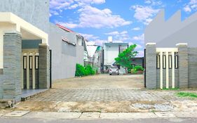 Hp Residence Mitra Reddoorz Near Alun Alun Kediri